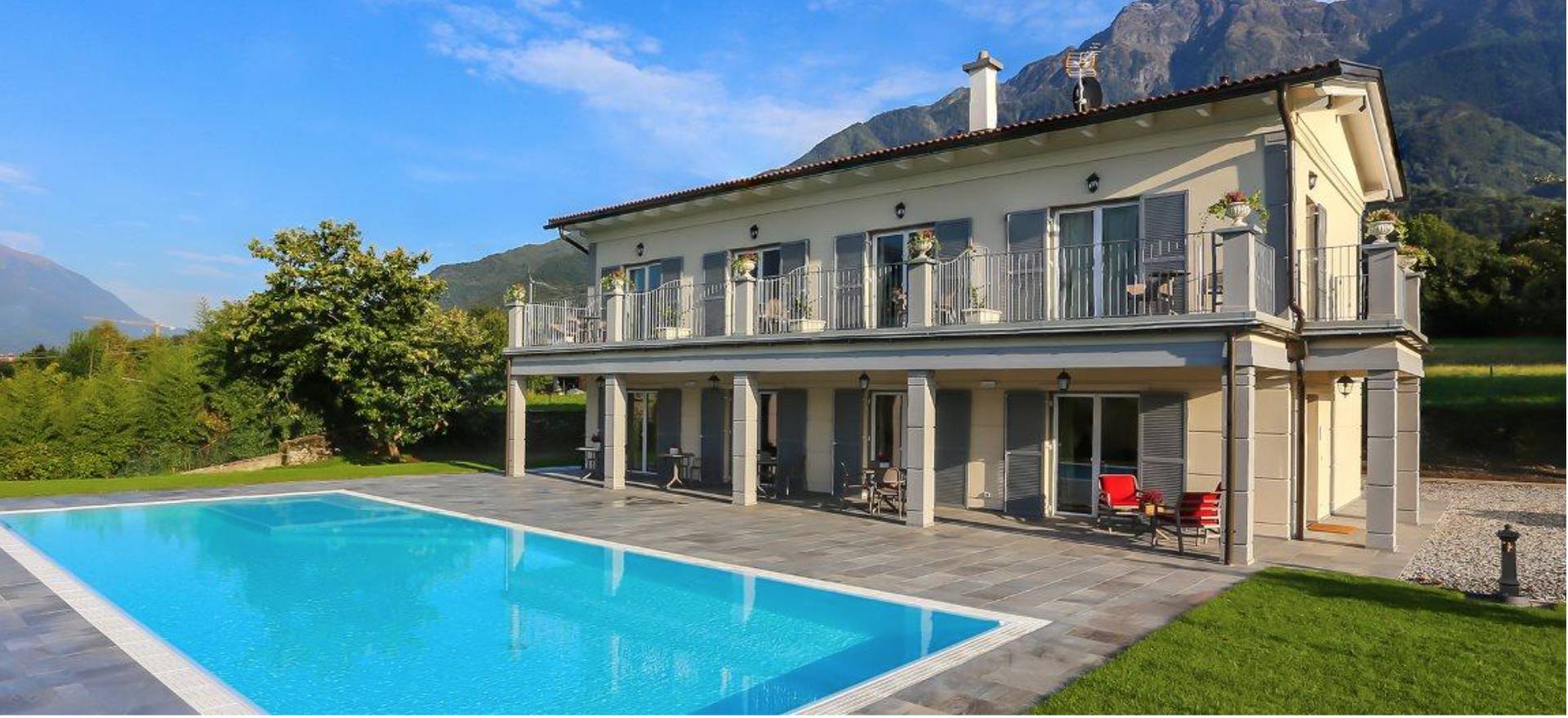 Agriturismo Lake Como and Lake Garda Luxury B&B within walking distance of Lake Como