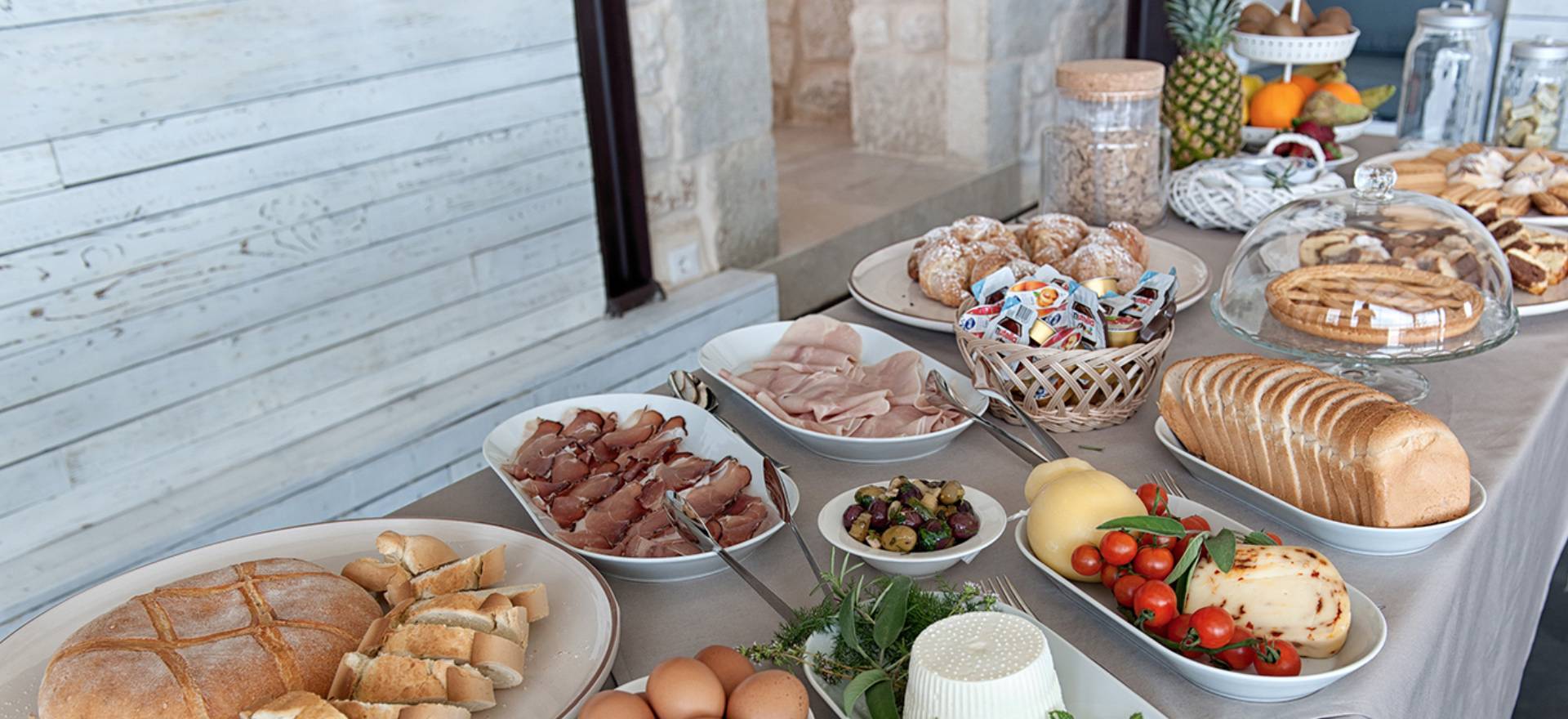 Agriturismo Sicily Restored agriturismo with good Sicilian restaurant