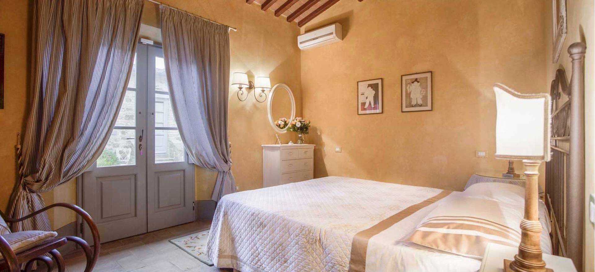 Agriturismo Tuscany Romantic agriturismo with views of San Gimignano